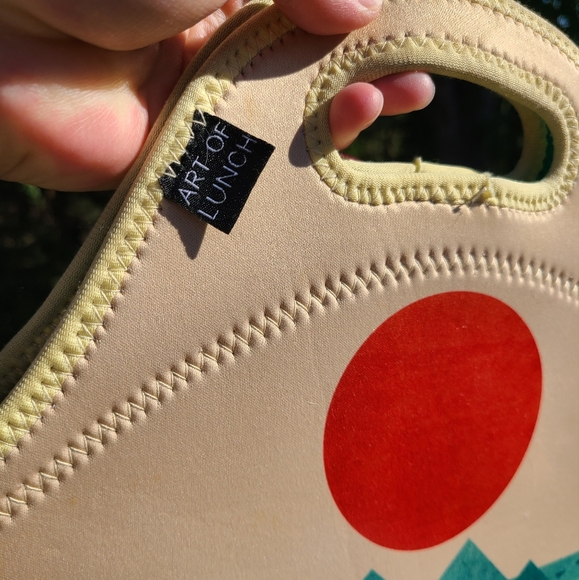 Art of Lunch Insulated Lunch Bag with Sunrise Geometric Design for Picnics - Picture 3 of 8